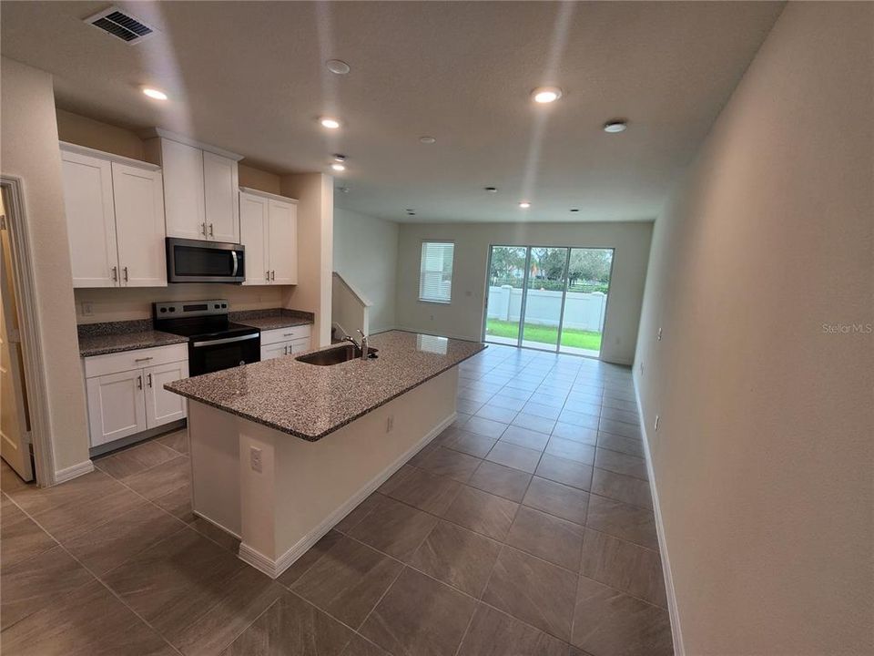 For Rent: $2,400 (3 beds, 2 baths, 1628 Square Feet)