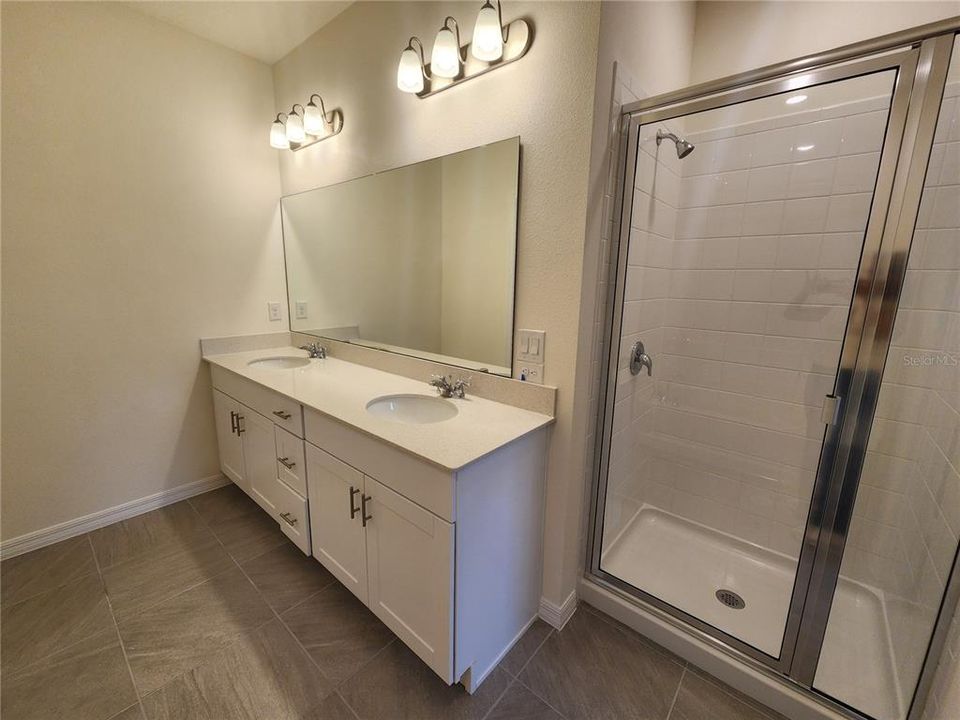 For Rent: $2,400 (3 beds, 2 baths, 1628 Square Feet)
