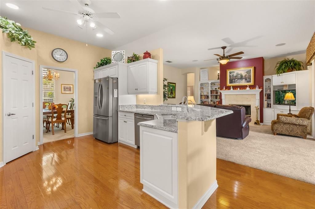 For Sale: $874,900 (3 beds, 3 baths, 2715 Square Feet)