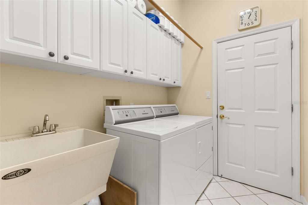 For Sale: $874,900 (3 beds, 3 baths, 2715 Square Feet)