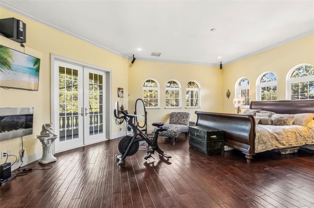 For Rent: $10,500 (5 beds, 4 baths, 4106 Square Feet)