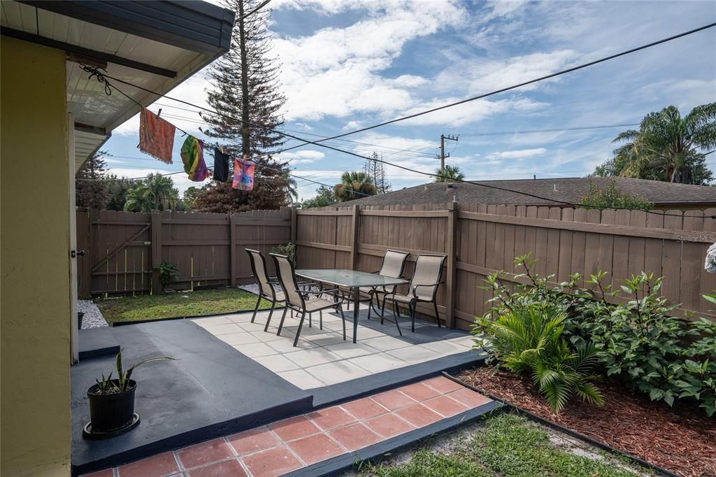 En Venta: $430,000 (3 camas, 3 baños, 1966 Pies cuadrados)