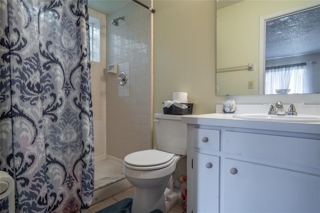 En Venta: $430,000 (3 camas, 3 baños, 1966 Pies cuadrados)