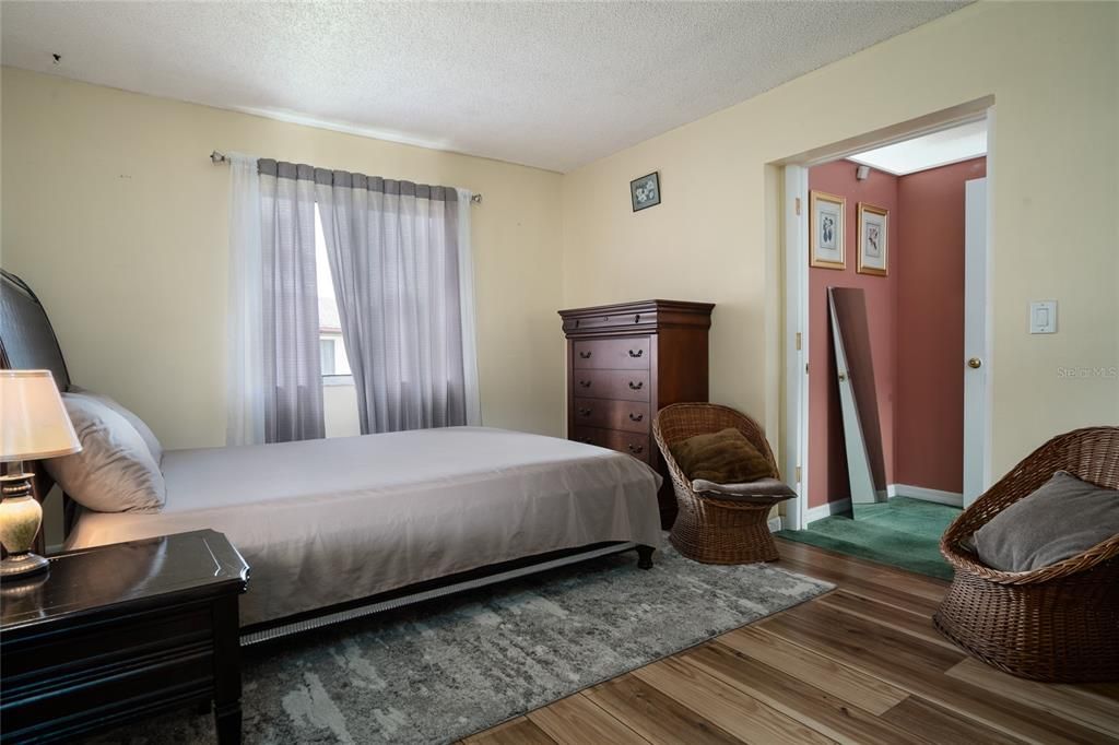 En Venta: $430,000 (3 camas, 3 baños, 1966 Pies cuadrados)