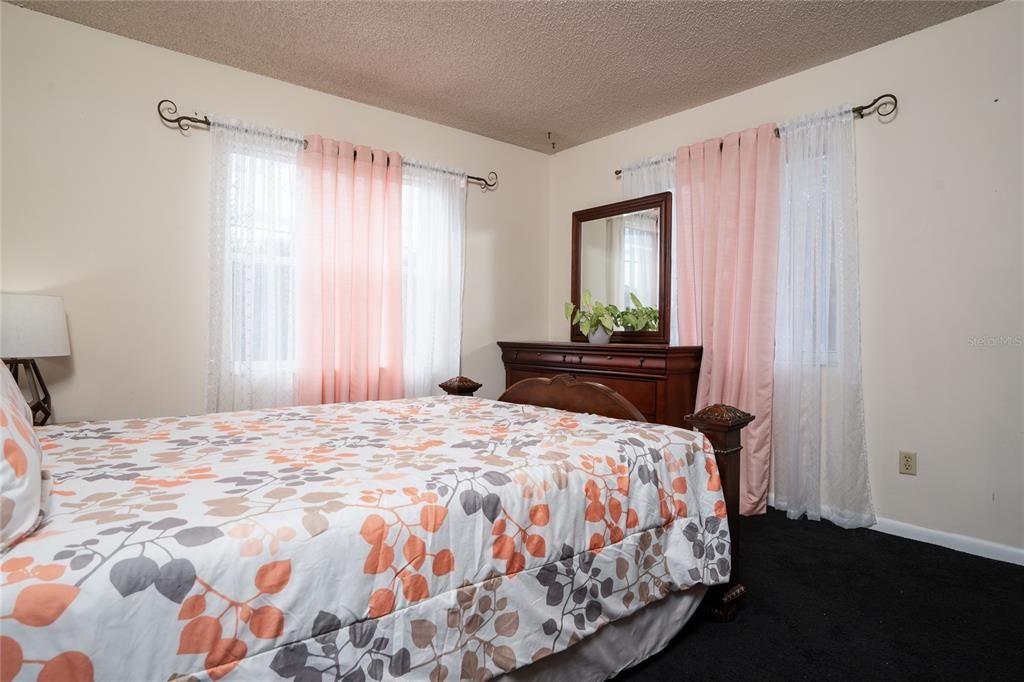 En Venta: $430,000 (3 camas, 3 baños, 1966 Pies cuadrados)