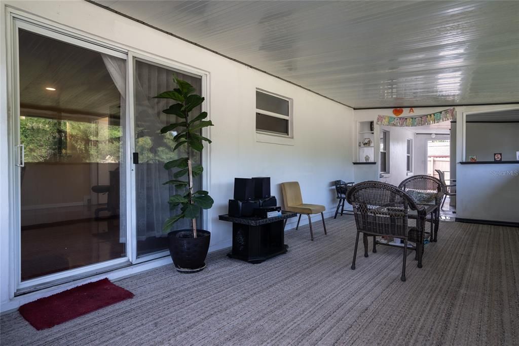En Venta: $430,000 (3 camas, 3 baños, 1966 Pies cuadrados)