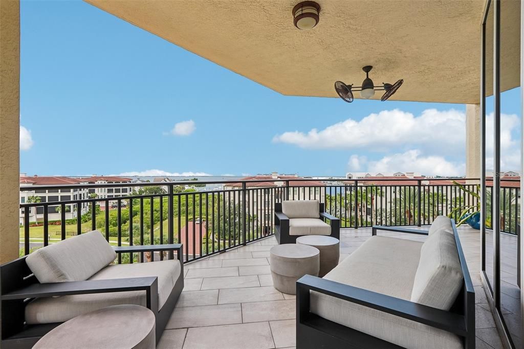 En Venta: $1,250,000 (3 camas, 3 baños, 2555 Pies cuadrados)