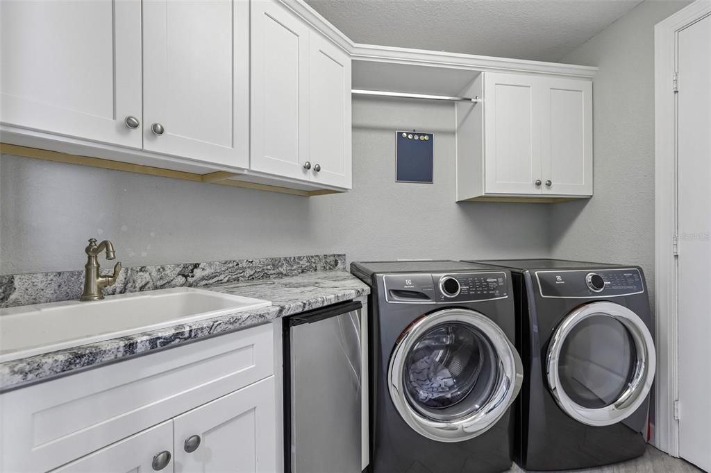 En Venta: $1,250,000 (3 camas, 3 baños, 2555 Pies cuadrados)