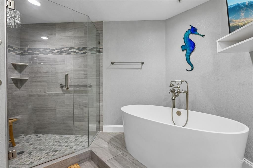 En Venta: $1,250,000 (3 camas, 3 baños, 2555 Pies cuadrados)