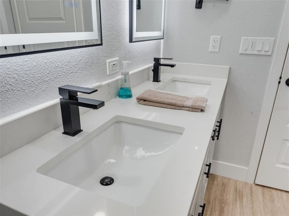 For Sale: $334,900 (3 beds, 2 baths, 1614 Square Feet)