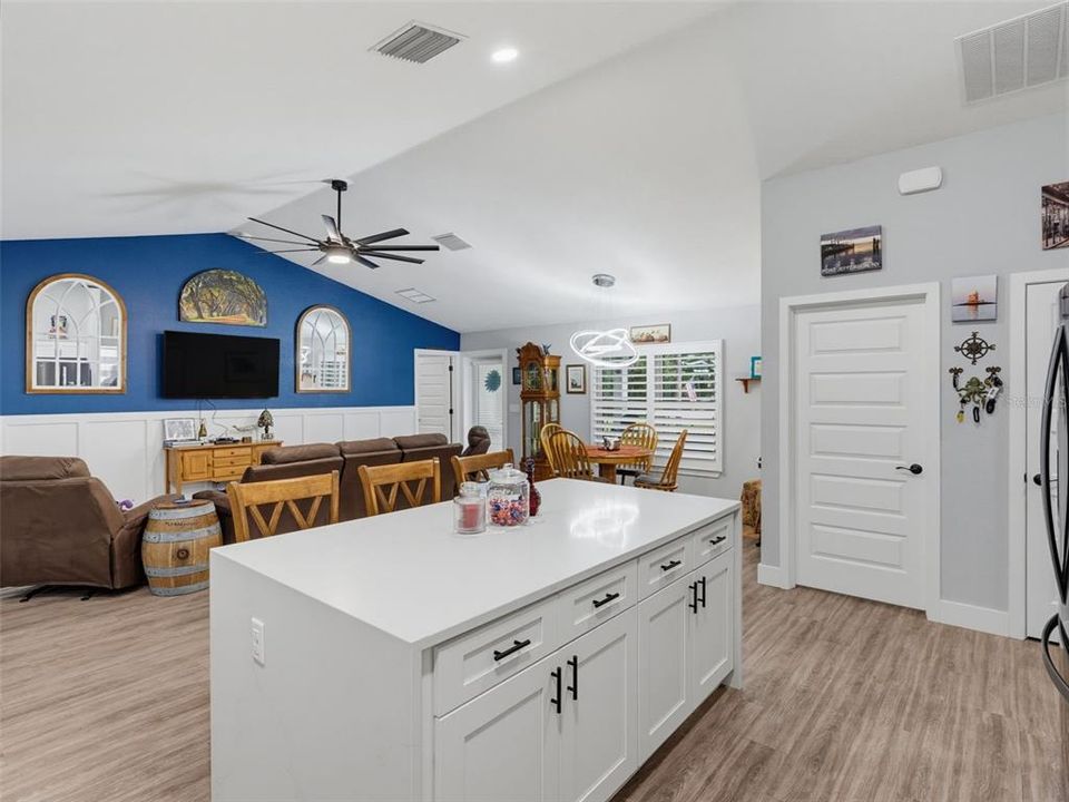 For Sale: $334,900 (3 beds, 2 baths, 1614 Square Feet)