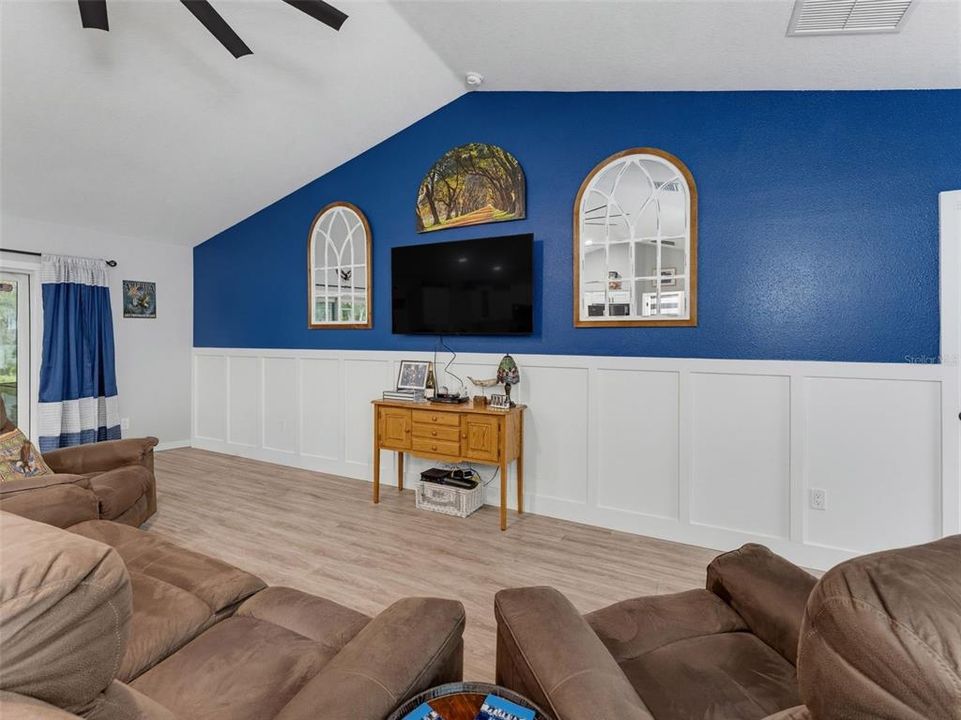 For Sale: $334,900 (3 beds, 2 baths, 1614 Square Feet)