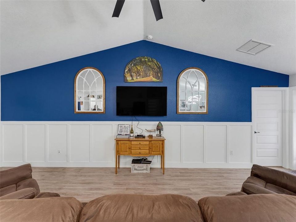 For Sale: $334,900 (3 beds, 2 baths, 1614 Square Feet)