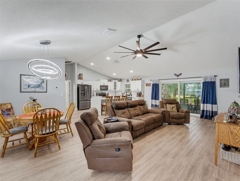 For Sale: $334,900 (3 beds, 2 baths, 1614 Square Feet)