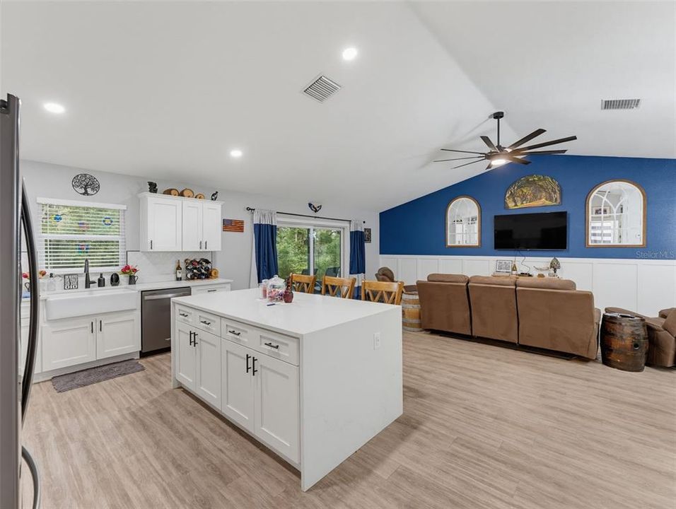 For Sale: $334,900 (3 beds, 2 baths, 1614 Square Feet)