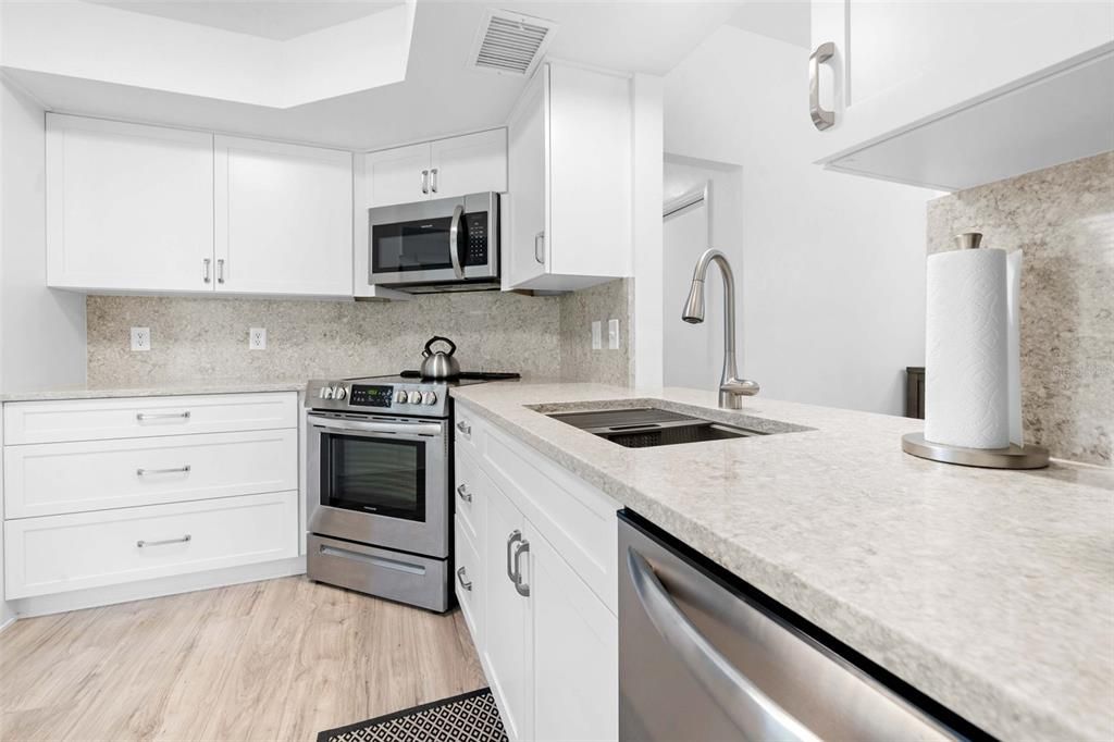 For Sale: $215,000 (2 beds, 2 baths, 1393 Square Feet)