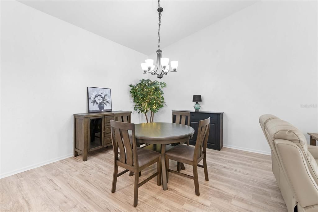 For Sale: $215,000 (2 beds, 2 baths, 1393 Square Feet)