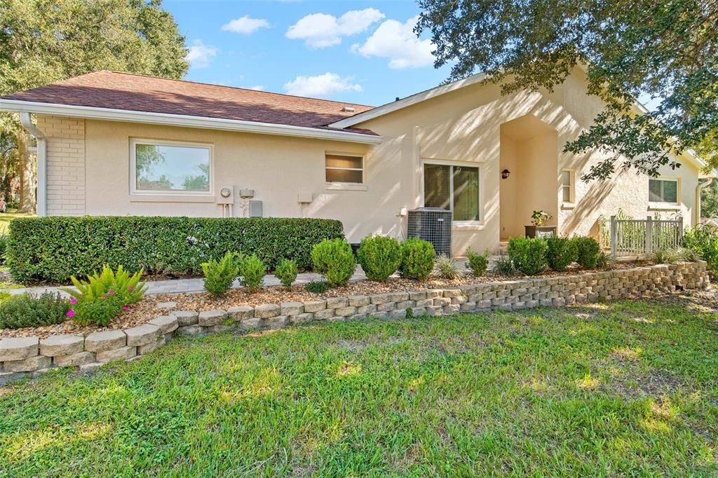 For Sale: $215,000 (2 beds, 2 baths, 1393 Square Feet)