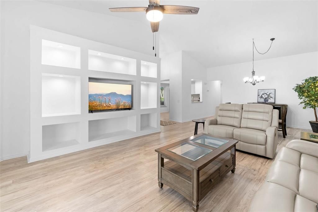 For Sale: $215,000 (2 beds, 2 baths, 1393 Square Feet)