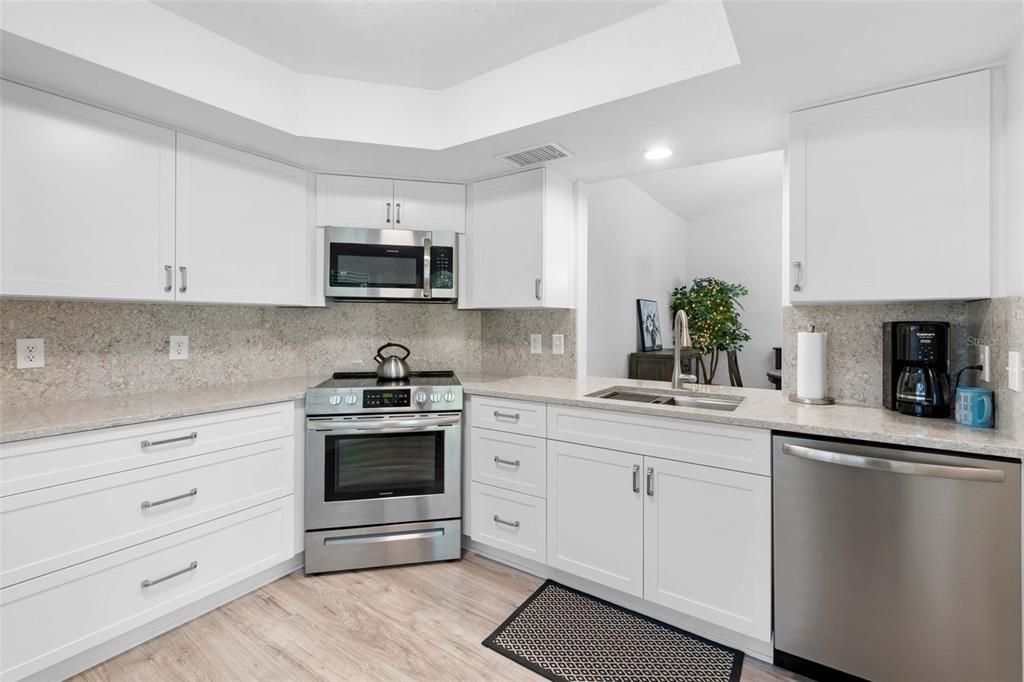 For Sale: $215,000 (2 beds, 2 baths, 1393 Square Feet)