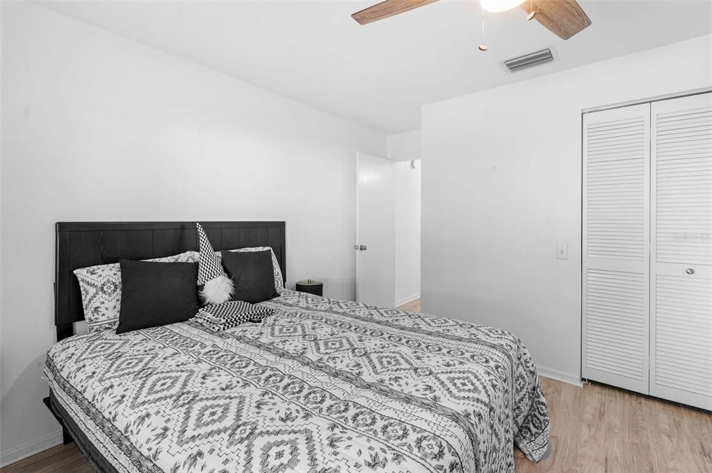 For Sale: $215,000 (2 beds, 2 baths, 1393 Square Feet)