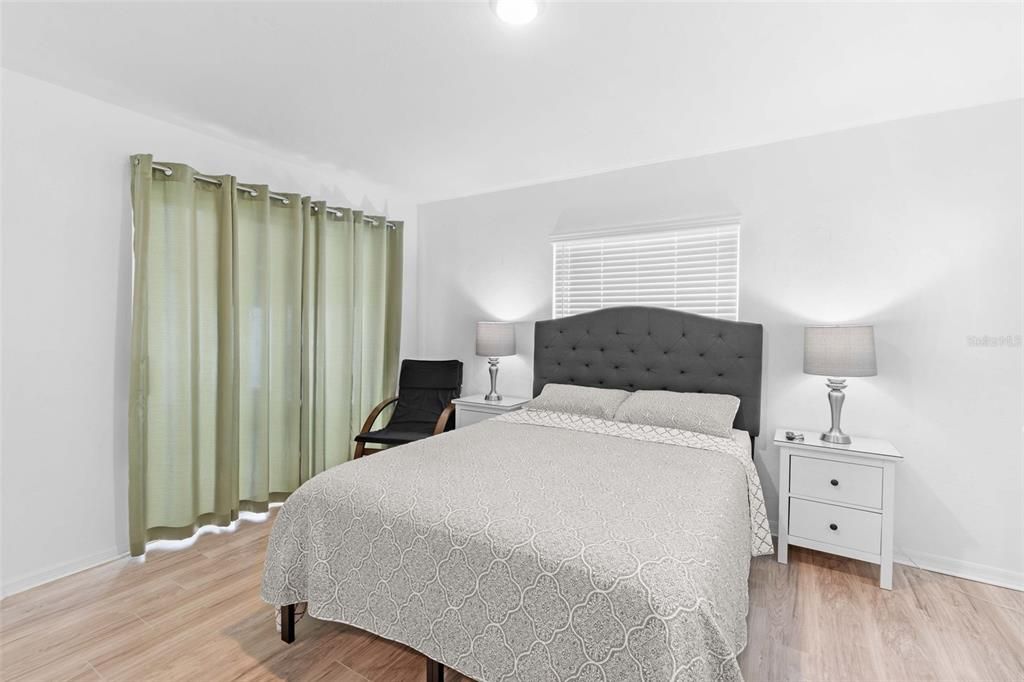 For Sale: $215,000 (2 beds, 2 baths, 1393 Square Feet)