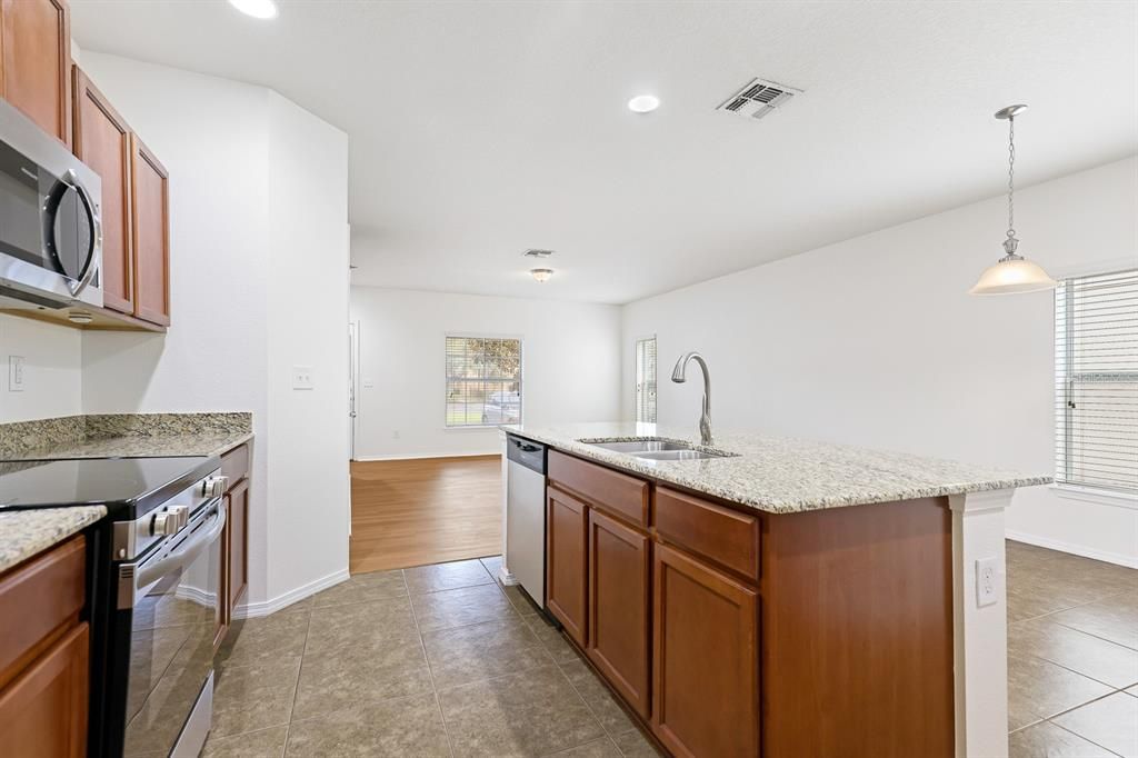 For Rent: $1,850 (2 beds, 2 baths, 1280 Square Feet)