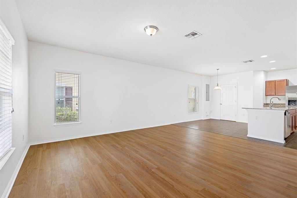For Rent: $1,850 (2 beds, 2 baths, 1280 Square Feet)