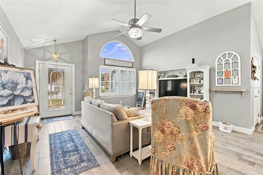 For Sale: $365,000 (3 beds, 2 baths, 1462 Square Feet)