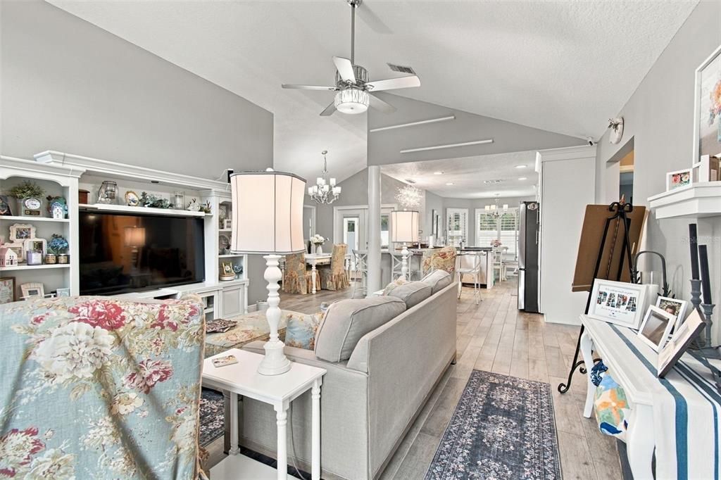 For Sale: $365,000 (3 beds, 2 baths, 1462 Square Feet)
