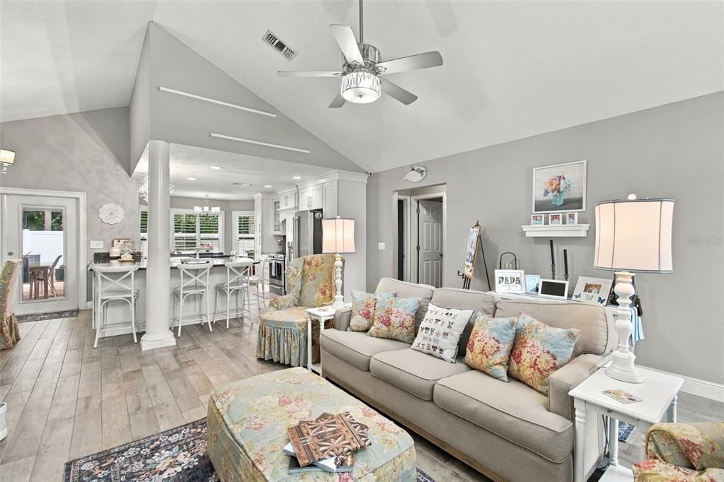 For Sale: $365,000 (3 beds, 2 baths, 1462 Square Feet)