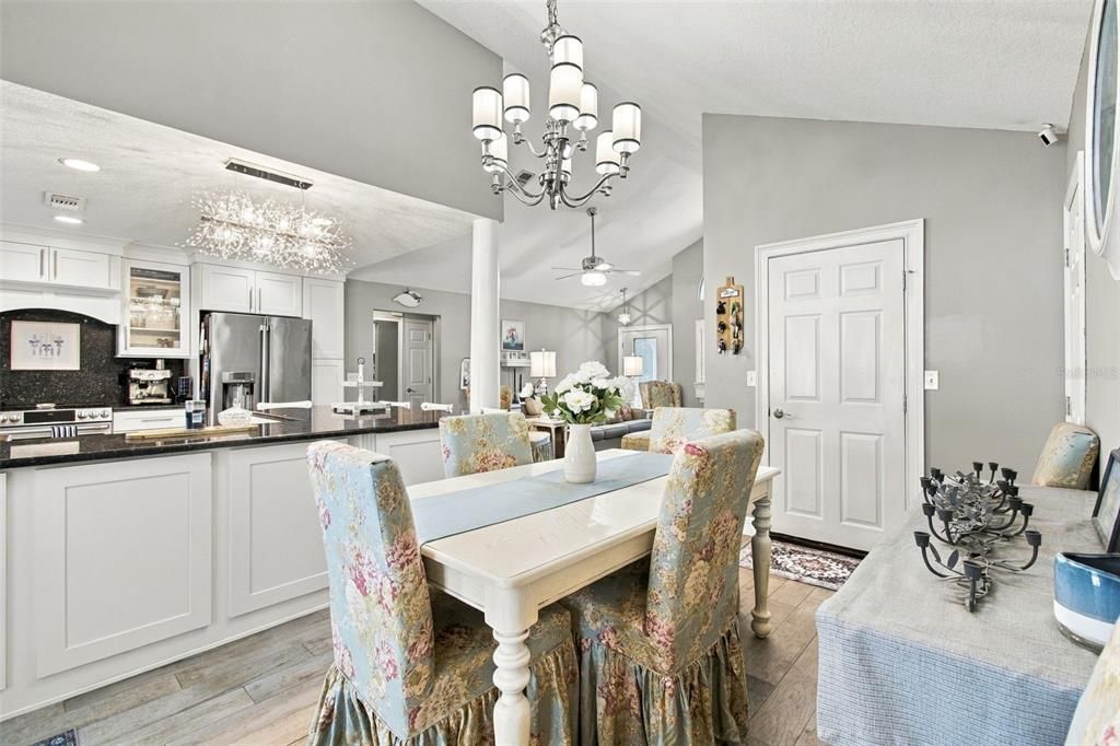 For Sale: $365,000 (3 beds, 2 baths, 1462 Square Feet)