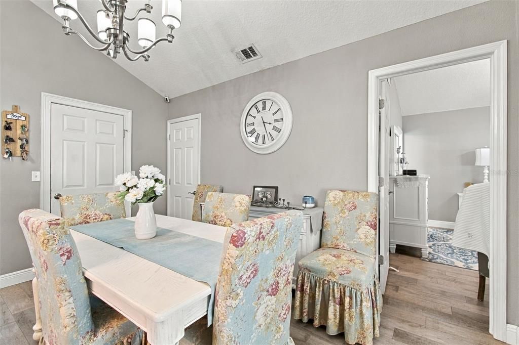 For Sale: $365,000 (3 beds, 2 baths, 1462 Square Feet)