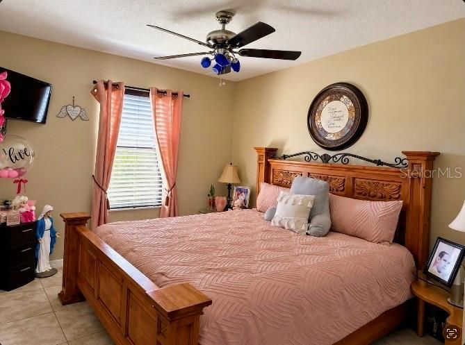 En Venta: $455,000 (4 camas, 4 baños, 2392 Pies cuadrados)