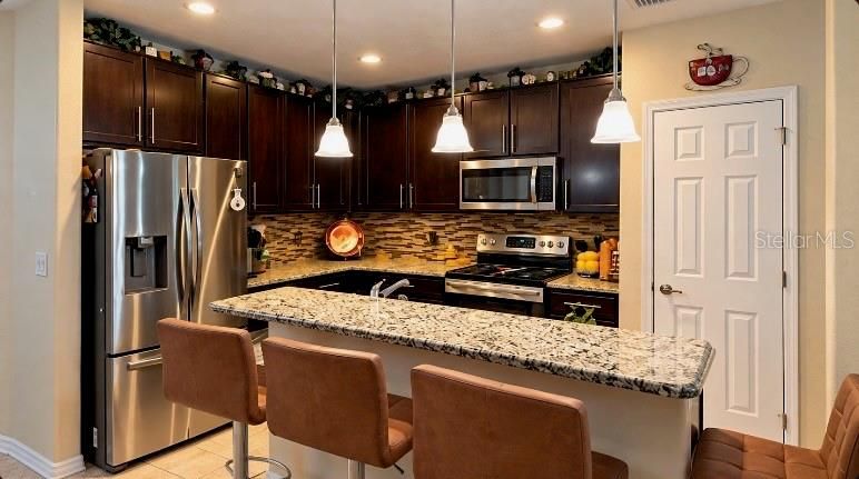 En Venta: $455,000 (4 camas, 4 baños, 2392 Pies cuadrados)