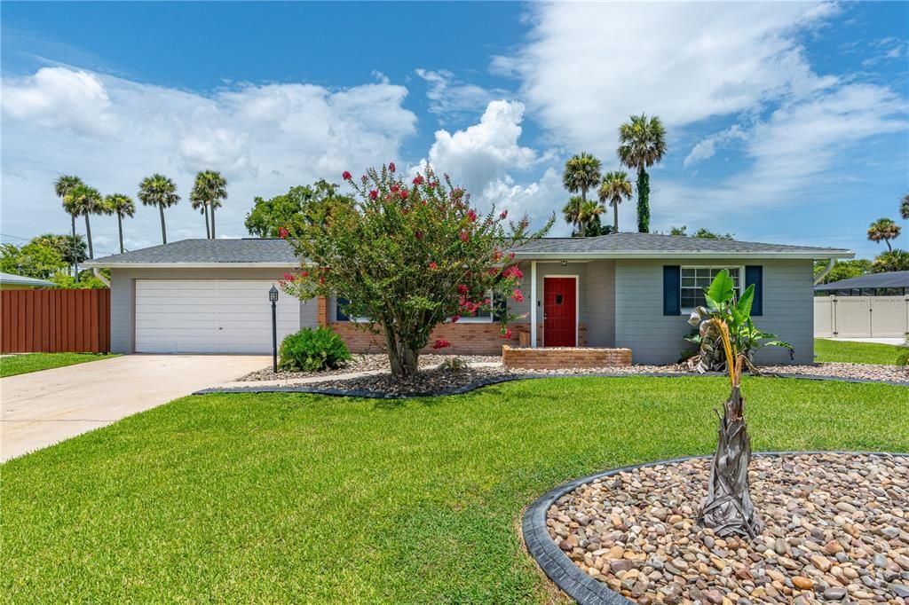 For Sale: $365,000 (3 beds, 2 baths, 1687 Square Feet)