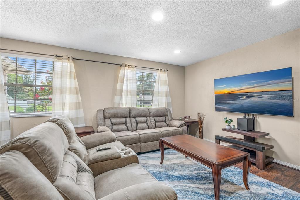 For Sale: $365,000 (3 beds, 2 baths, 1687 Square Feet)