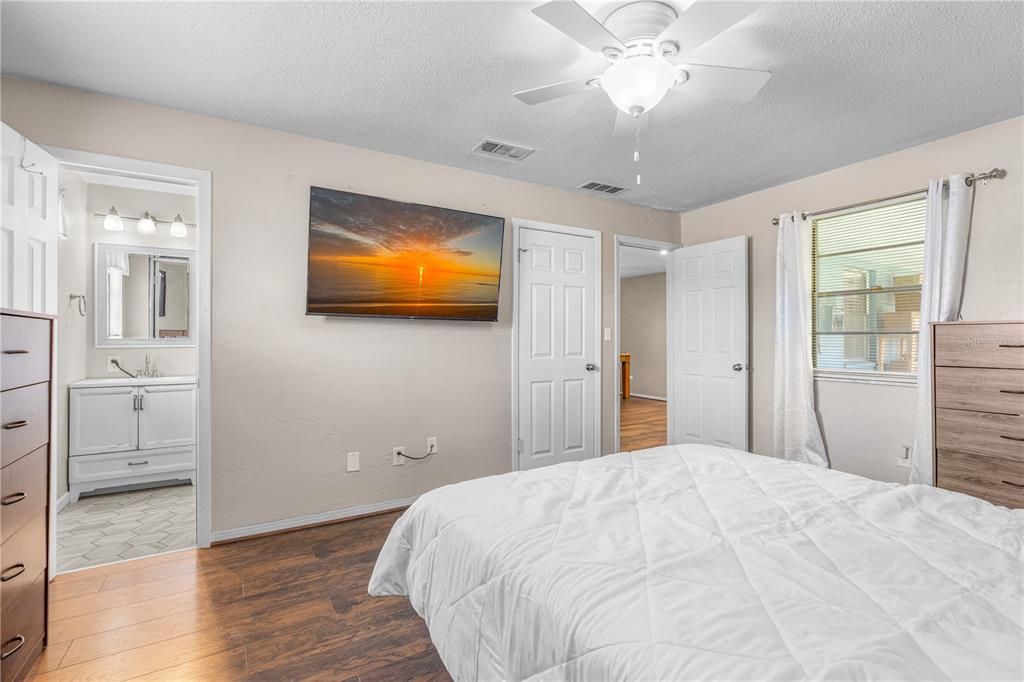 For Sale: $365,000 (3 beds, 2 baths, 1687 Square Feet)