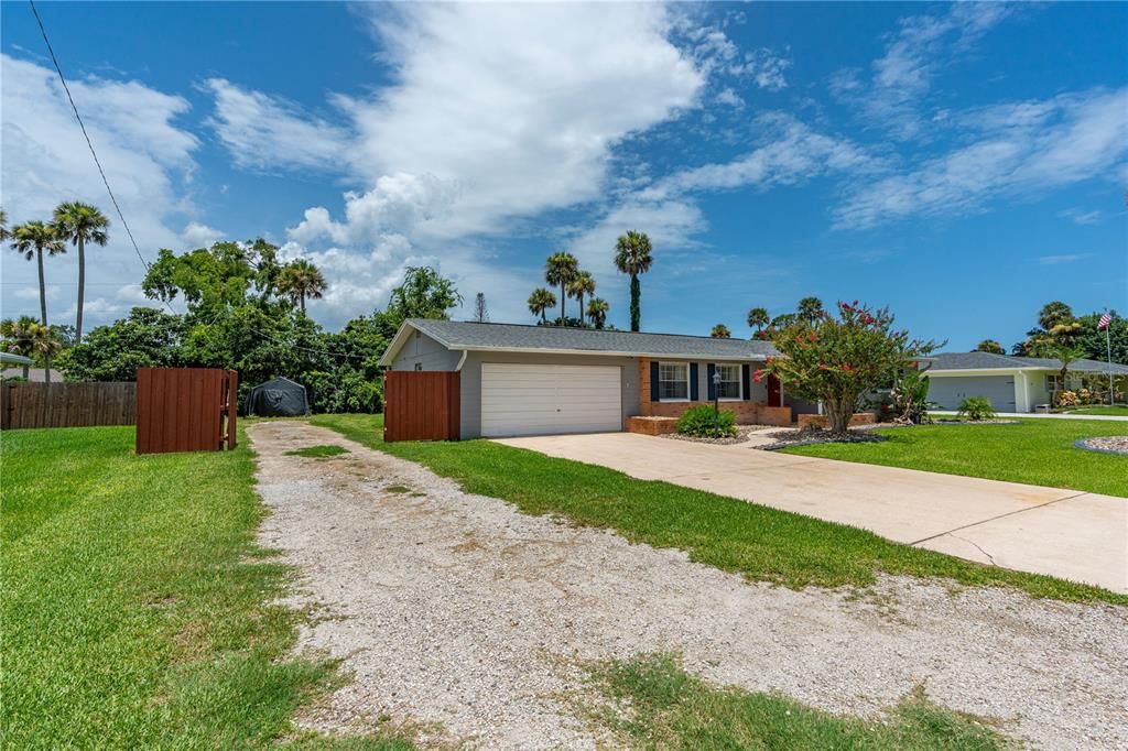 For Sale: $365,000 (3 beds, 2 baths, 1687 Square Feet)
