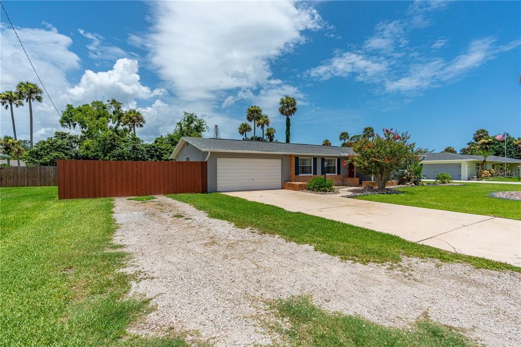 For Sale: $365,000 (3 beds, 2 baths, 1687 Square Feet)