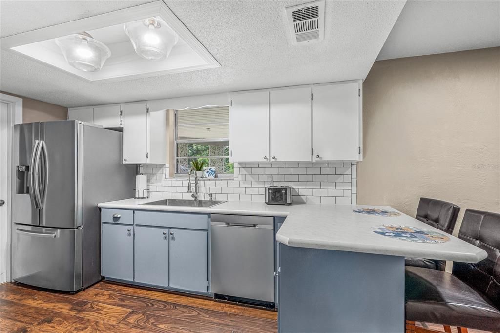 For Sale: $365,000 (3 beds, 2 baths, 1687 Square Feet)