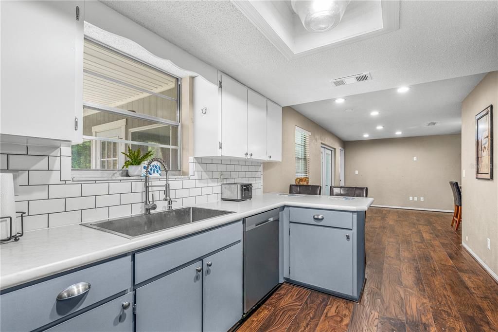 For Sale: $365,000 (3 beds, 2 baths, 1687 Square Feet)