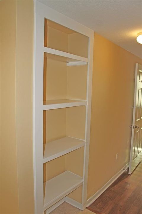 For Sale: $169,900 (1 beds, 1 baths, 867 Square Feet)