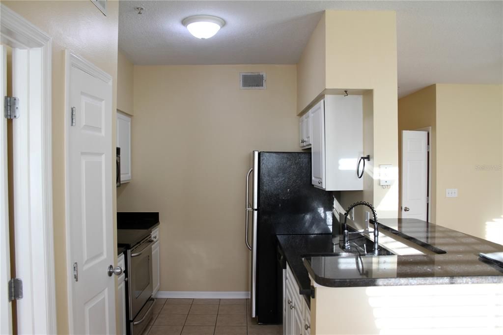 For Sale: $169,900 (1 beds, 1 baths, 867 Square Feet)