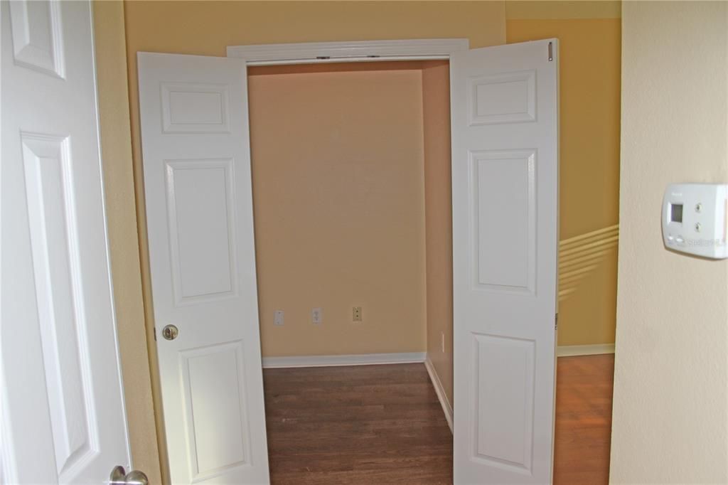 For Sale: $169,900 (1 beds, 1 baths, 867 Square Feet)