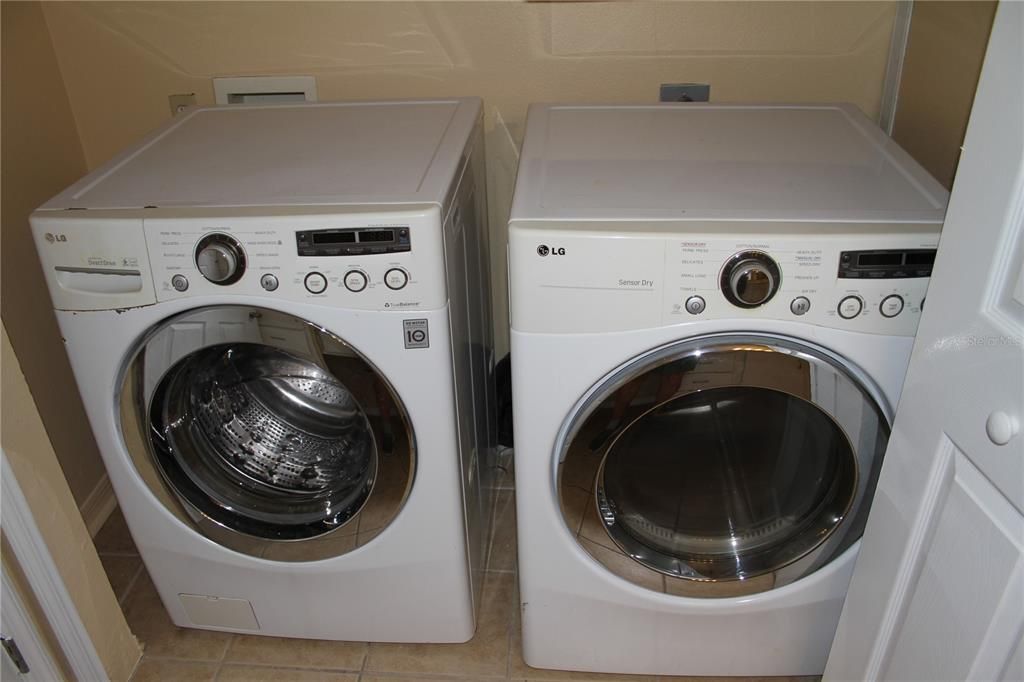 For Sale: $169,900 (1 beds, 1 baths, 867 Square Feet)