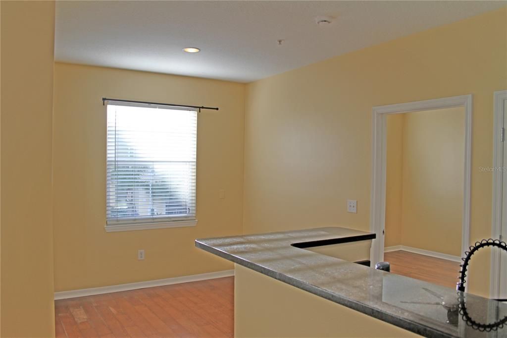 For Sale: $169,900 (1 beds, 1 baths, 867 Square Feet)