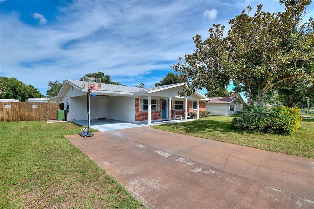 For Sale: $330,000 (3 beds, 2 baths, 1959 Square Feet)