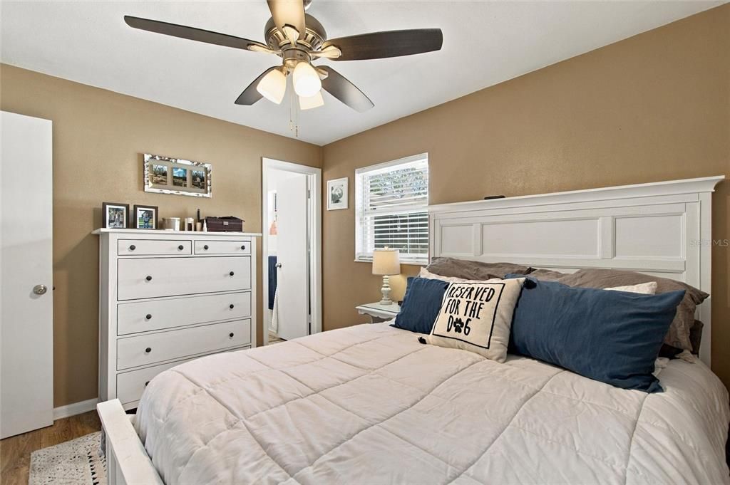 For Sale: $330,000 (3 beds, 2 baths, 1959 Square Feet)