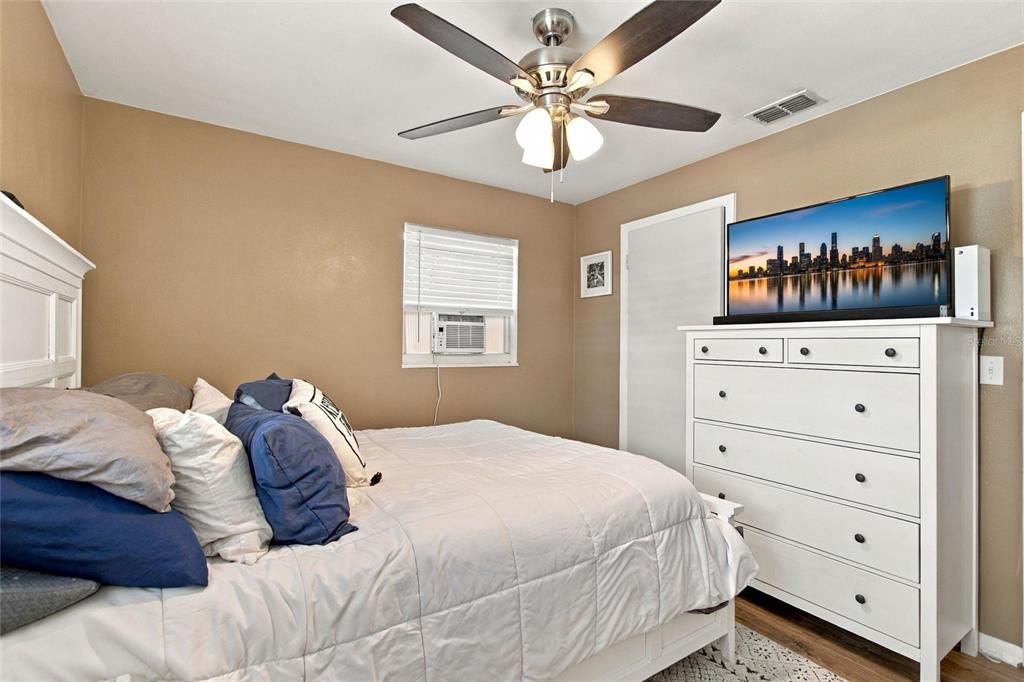 For Sale: $330,000 (3 beds, 2 baths, 1959 Square Feet)
